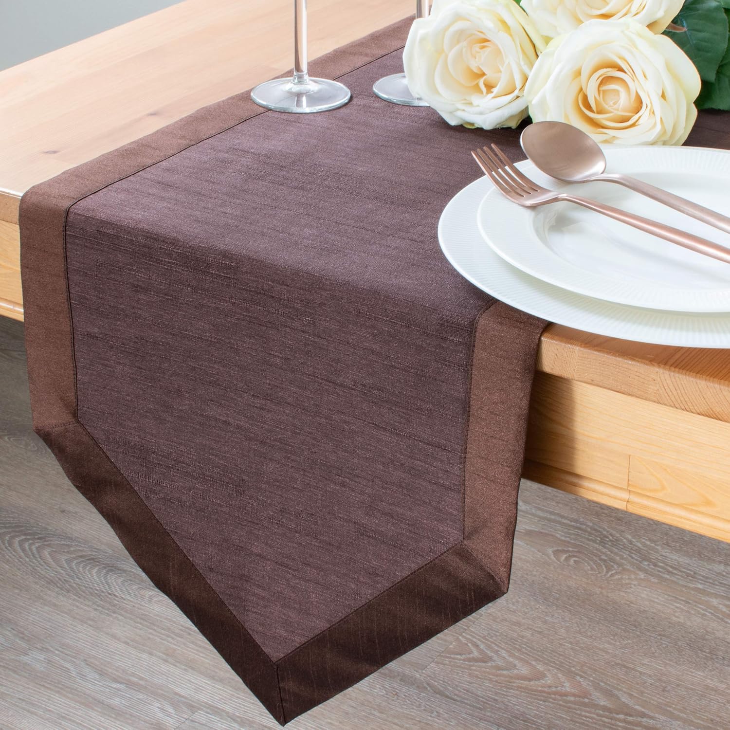 the white petals 人造丝 v 端边框桌巾 1 件 深棕色 14x90 inch istr